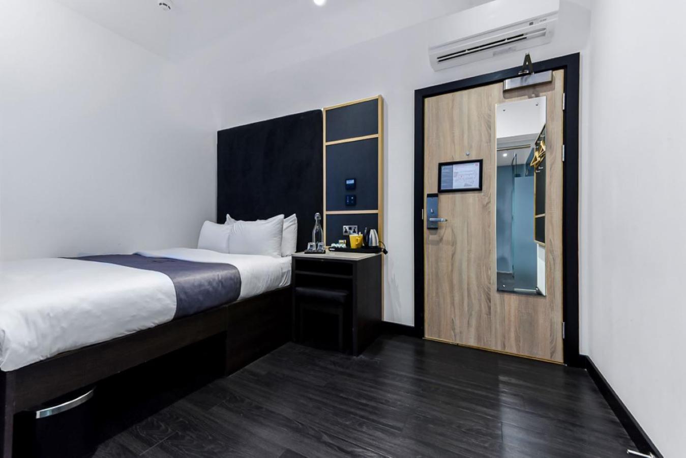 The Z Trafalgar Отель 3*
